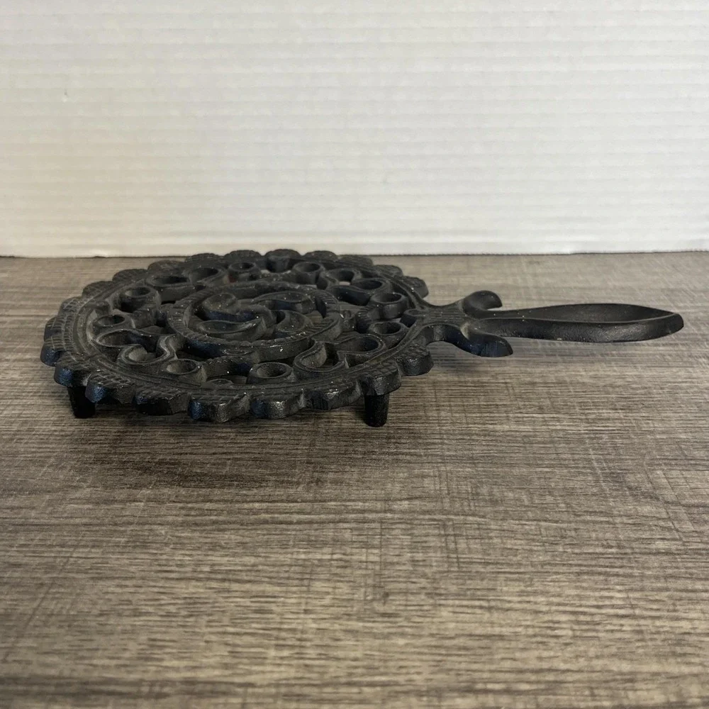 Vintage Wilton Cast Iron Trivet Hot Plate Rustic Wall Décor Modern Farmhouse